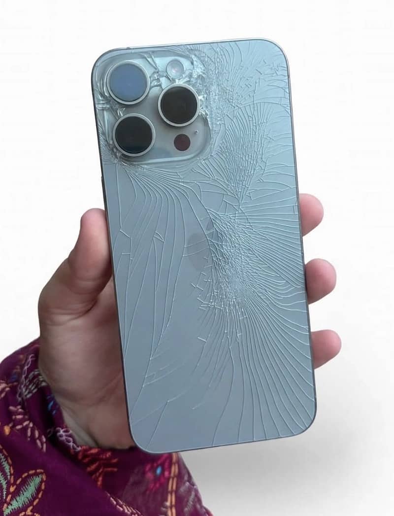 Apple iPhone 15 Pro Max 3