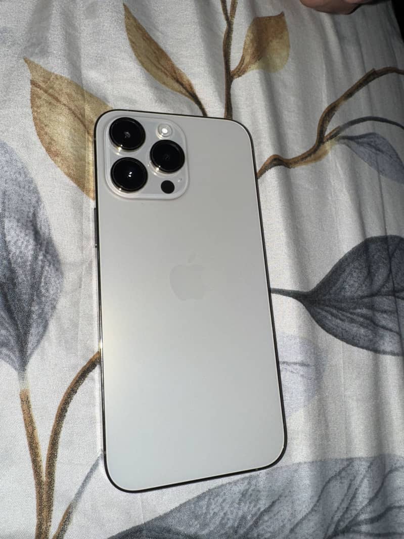 Apple iPhone 14 Pro Max 1