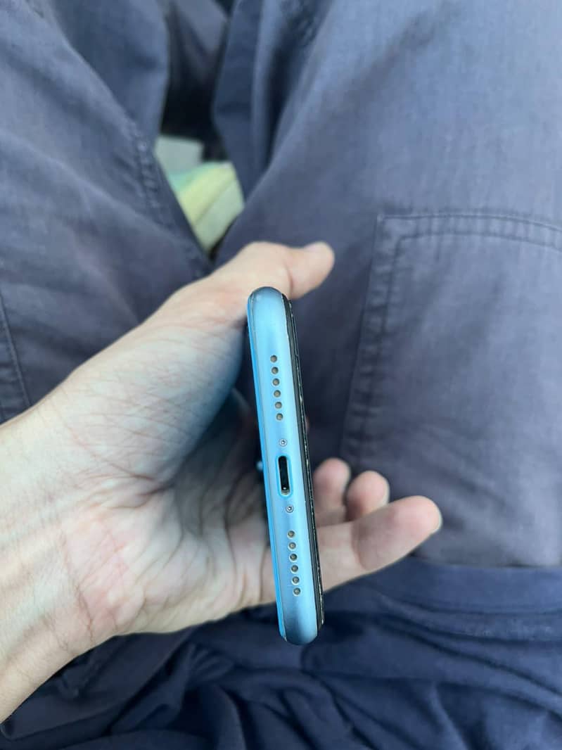 Apple iPhone XR 10