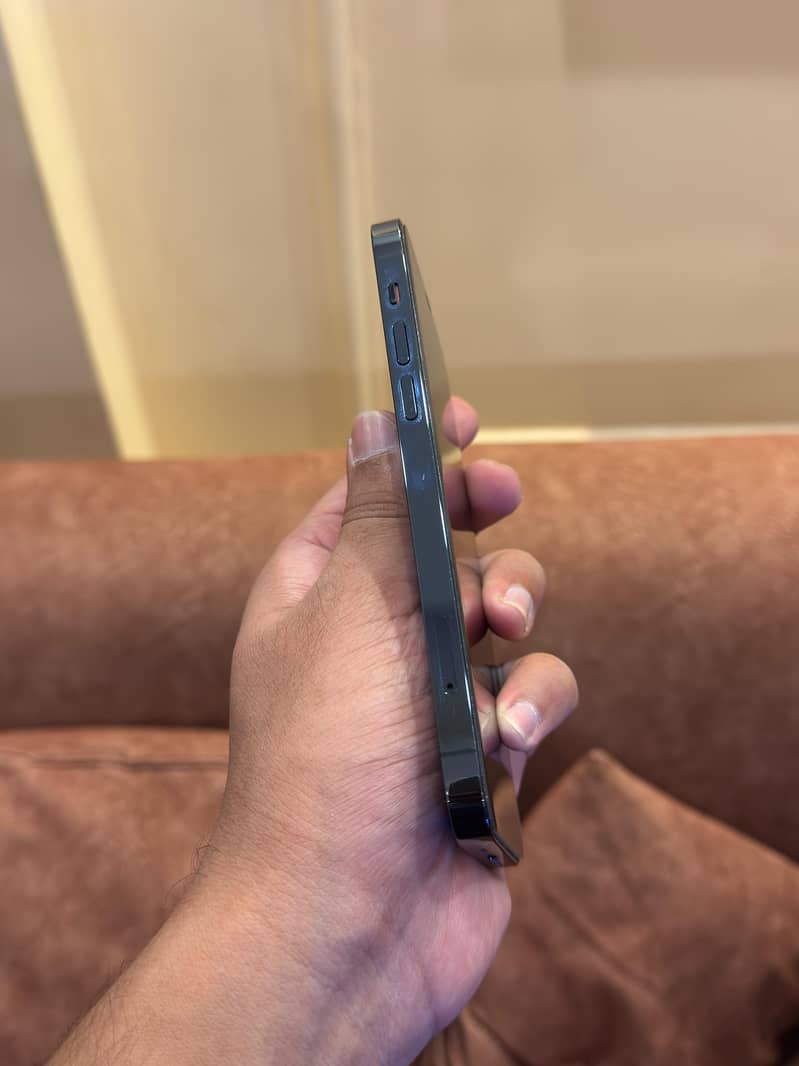 iPhone 12 Pro 4