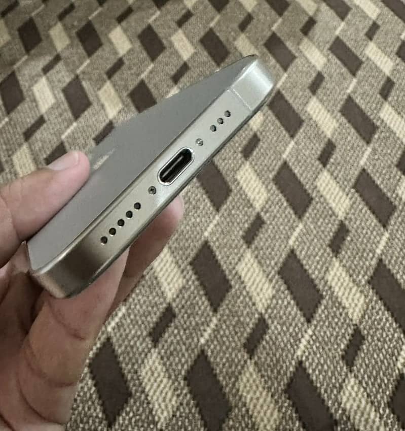 Apple iPhone 15 Pro 1