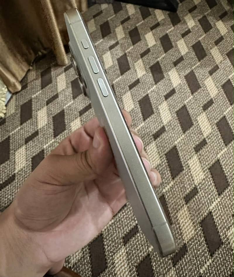 Apple iPhone 15 Pro 3