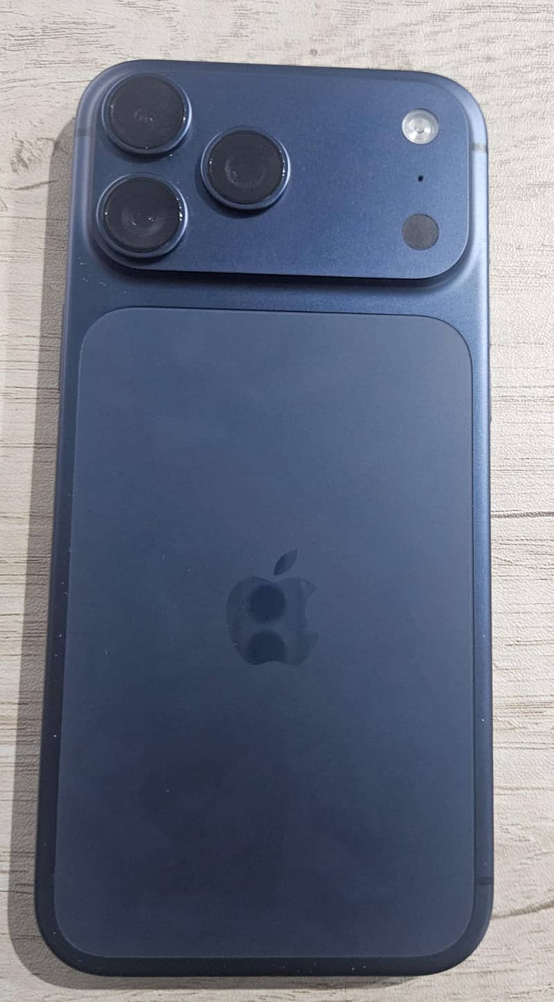 Apple iPhone 17 Pro Max 0
