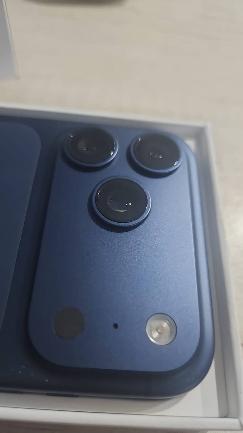 Apple iPhone 17 Pro Max 1