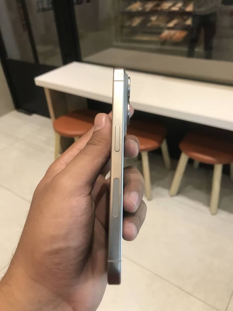 Apple iPhone 15 Pro 3