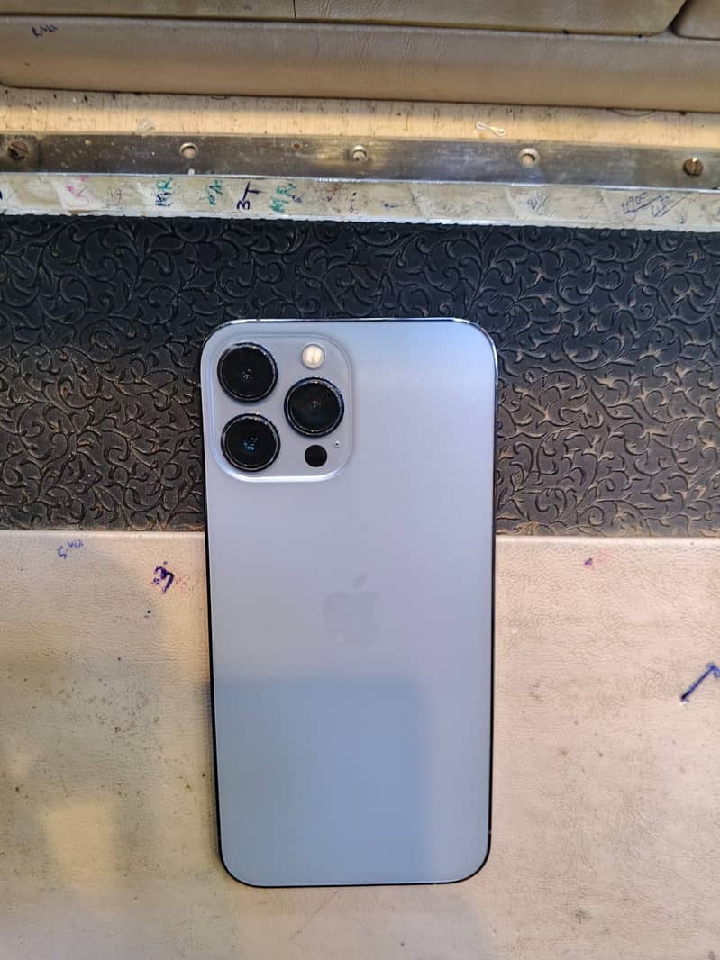 Apple iPhone 13 Pro Max 1