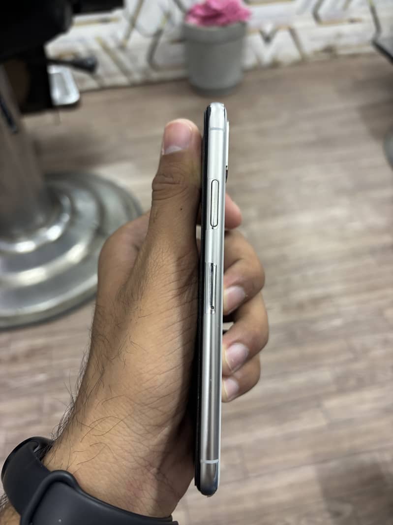 Apple iPhone X 2