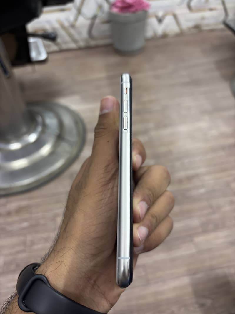 Apple iPhone X 3