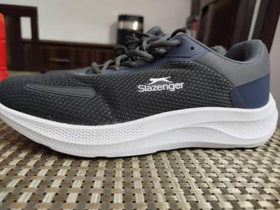 BRAND NEW SLAZENGER JOGGER RUNNERS FOR SALE