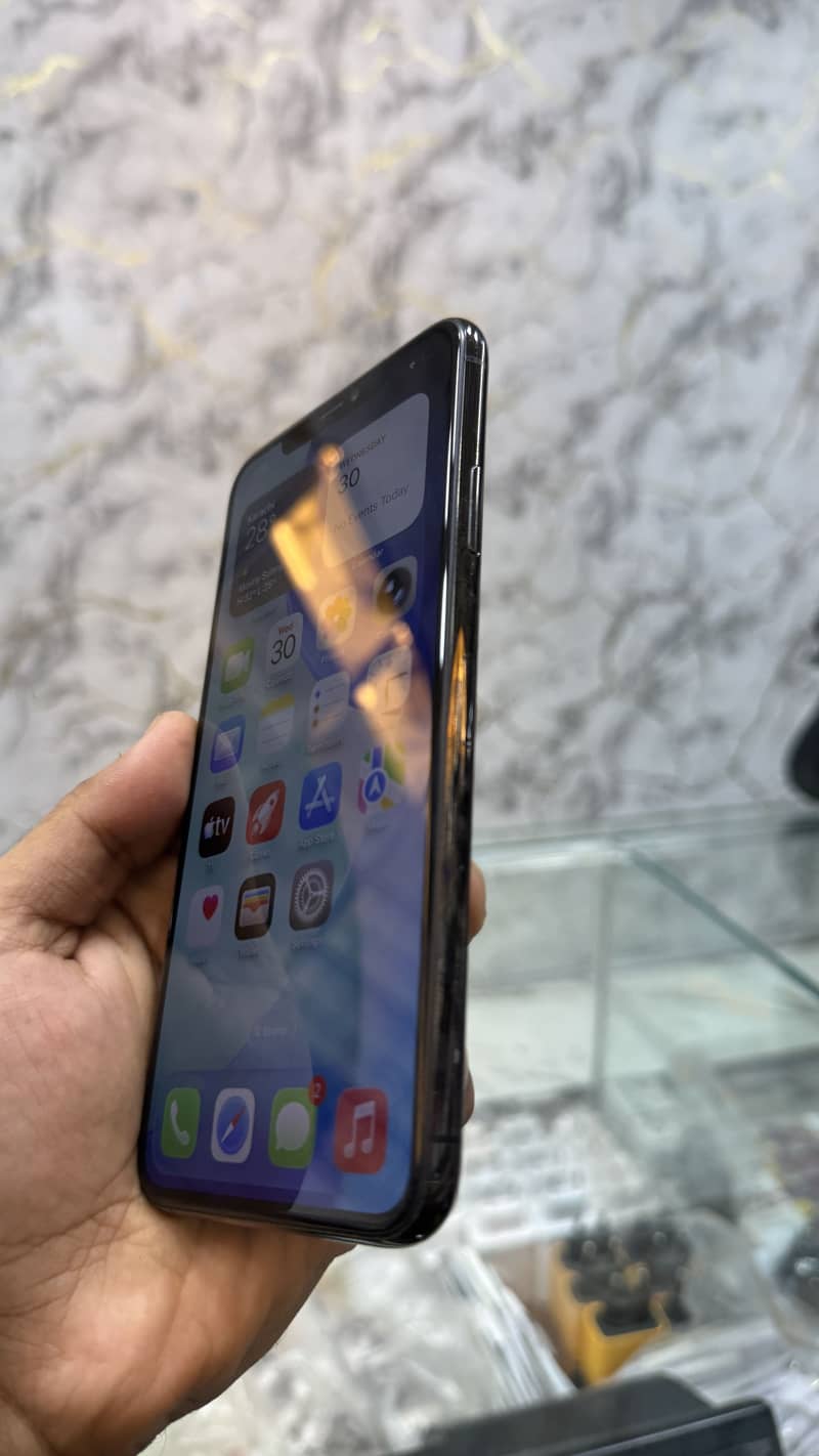 Apple iPhone 11 Pro Max 3