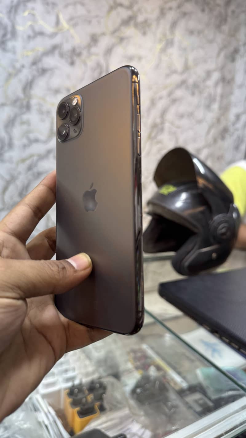 Apple iPhone 11 Pro Max 4