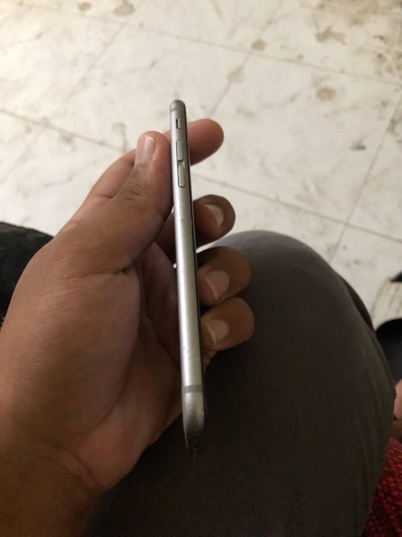Apple iPhone 6S 4