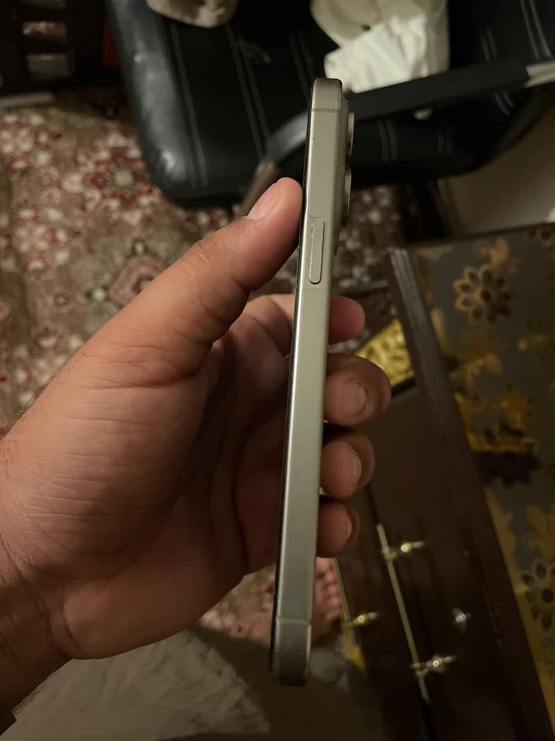 Apple iPhone 15 Pro Max 2