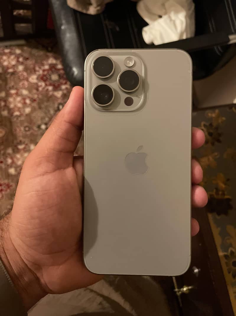 Apple iPhone 15 Pro Max 3