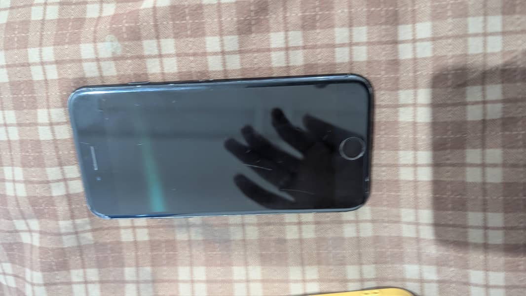 Apple iPhone 7 2