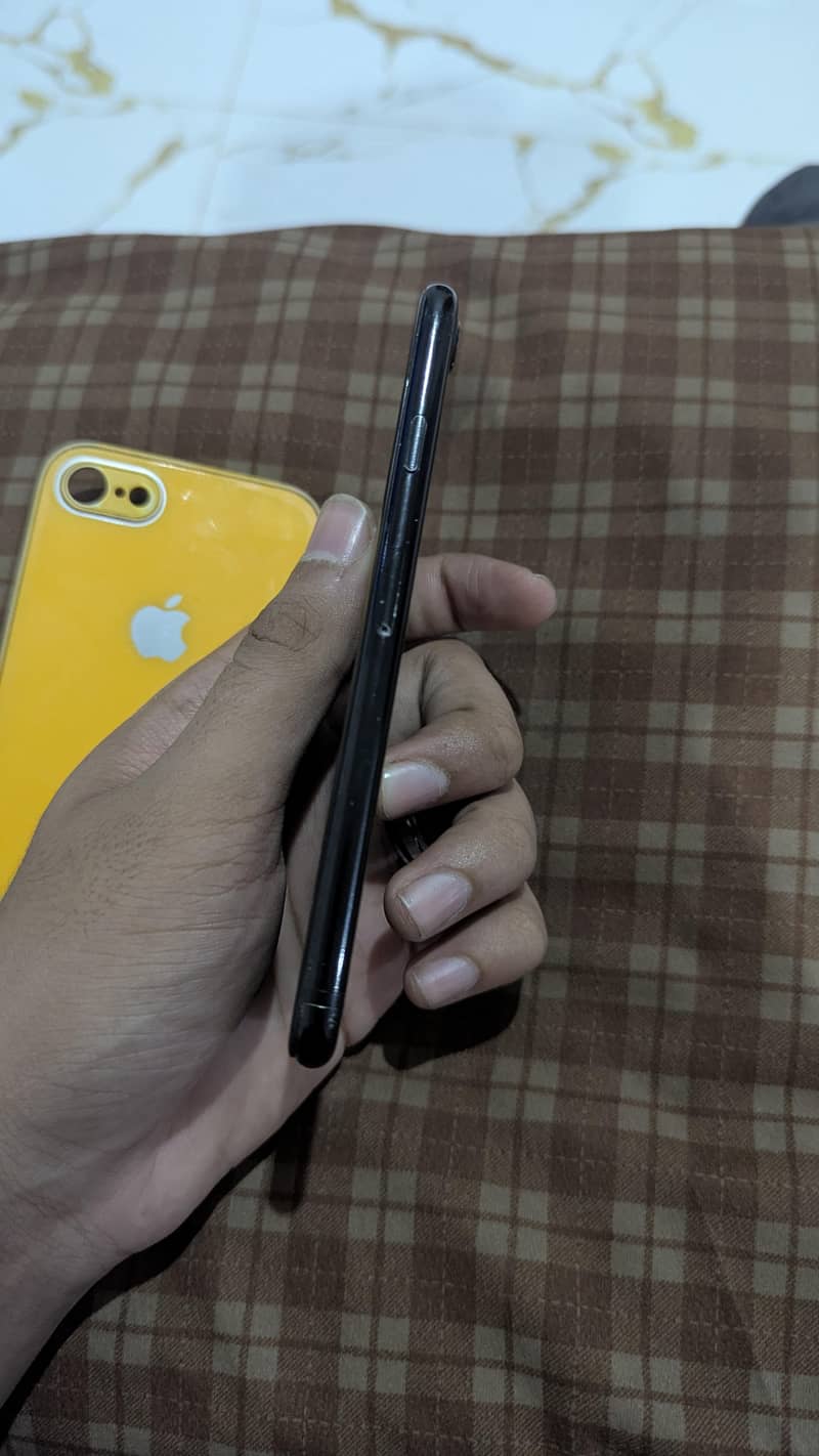 Apple iPhone 7 4