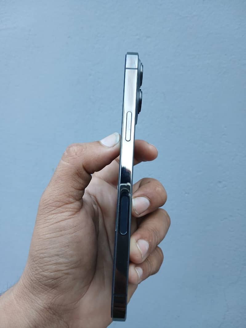 iPhone 13 Pro Max 4
