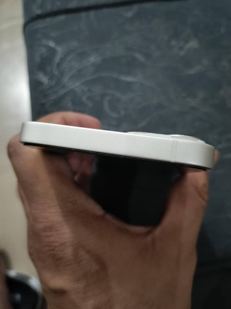 Apple iPhone 13 2