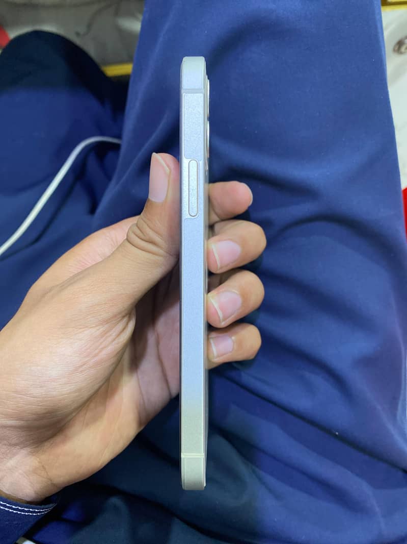 Apple iPhone 12 1