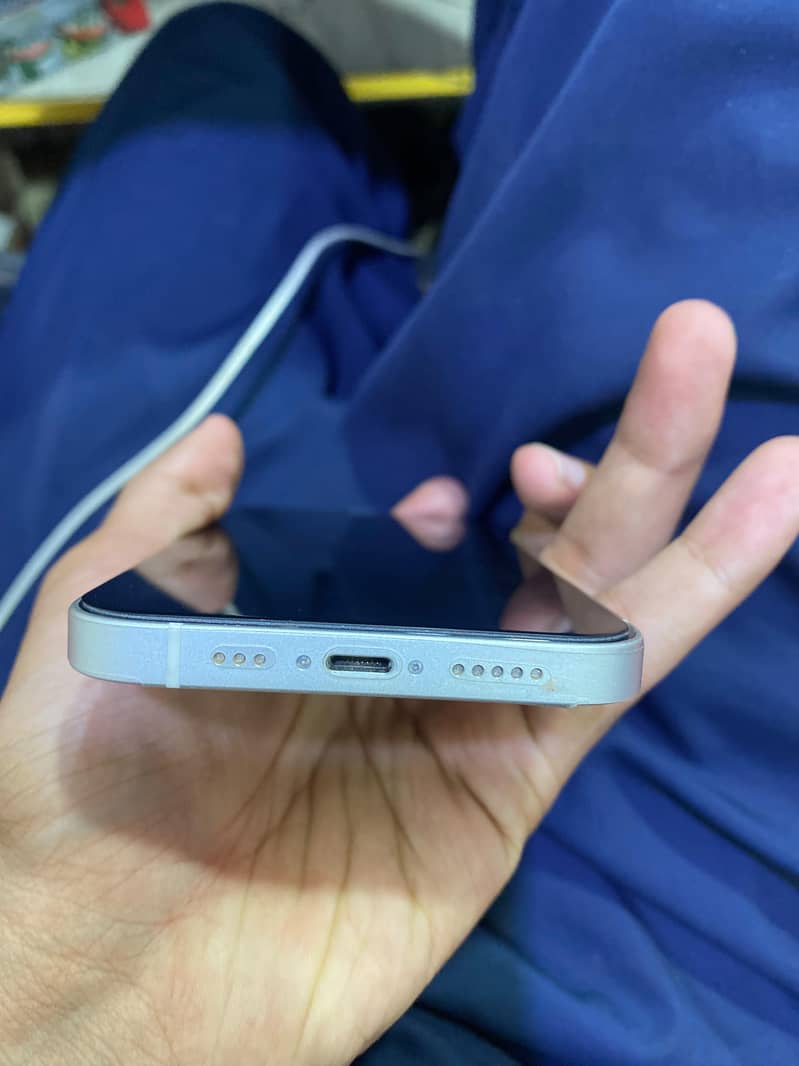 Apple iPhone 12 4