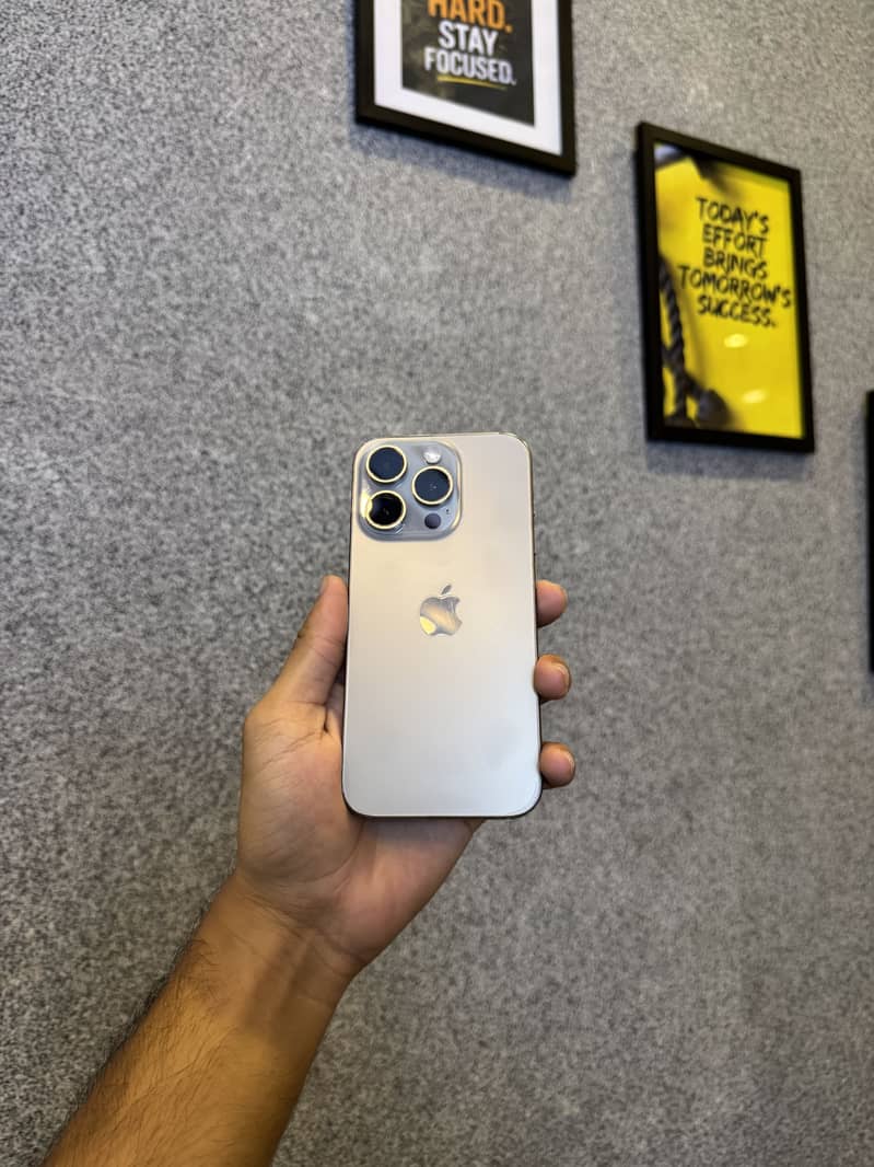 Apple iPhone 15 Pro 0