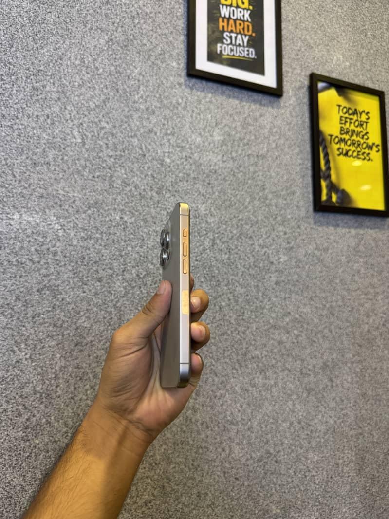 Apple iPhone 15 Pro 2
