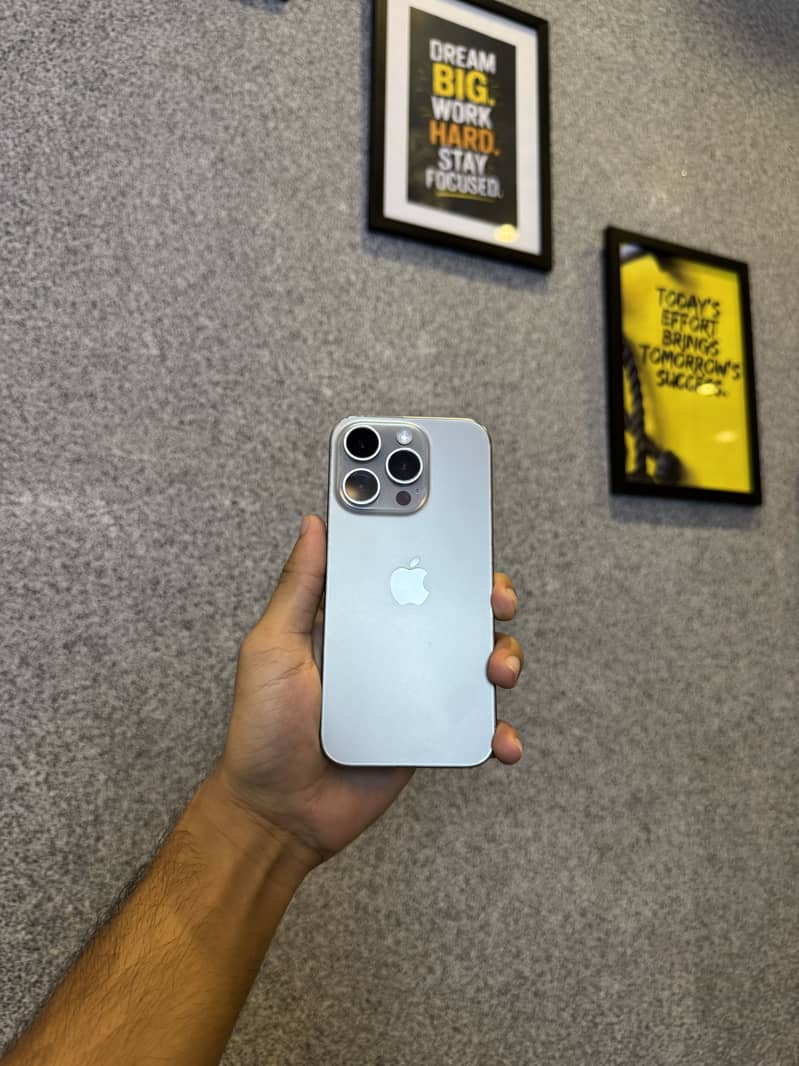 Apple iPhone 15 Pro 4