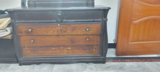 Dressing table