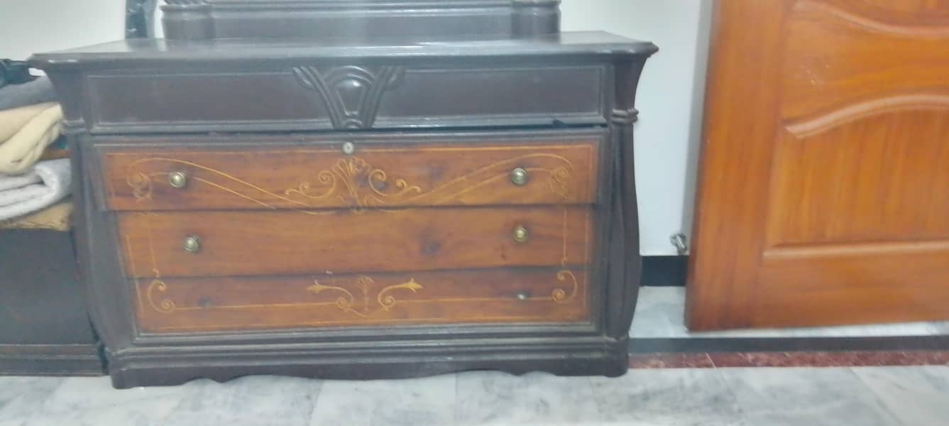 Dressing table 0