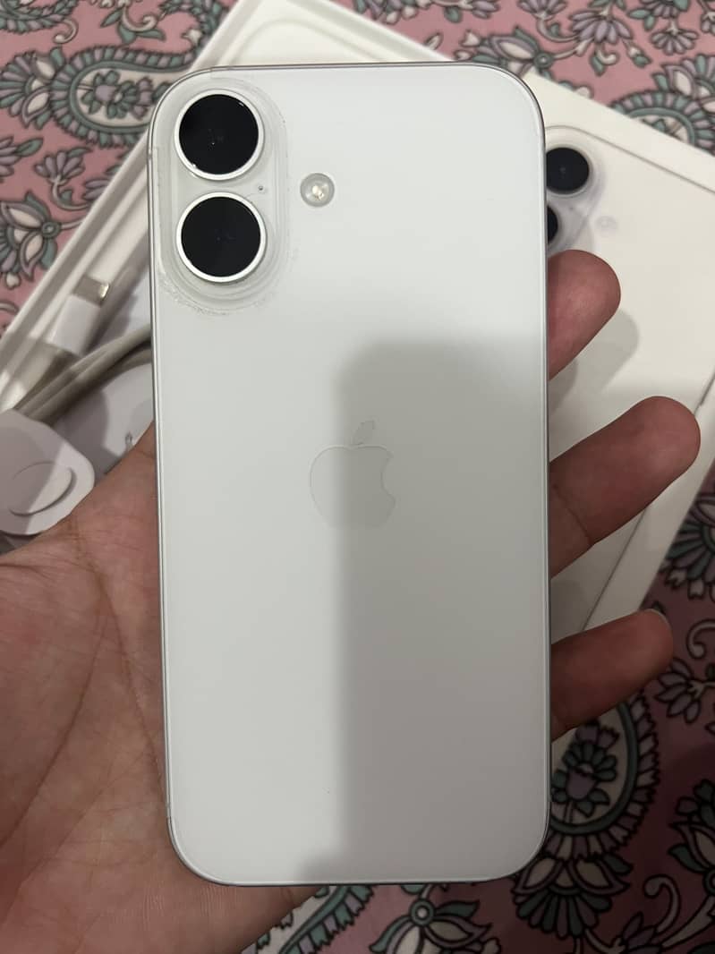 Apple iPhone 17 5