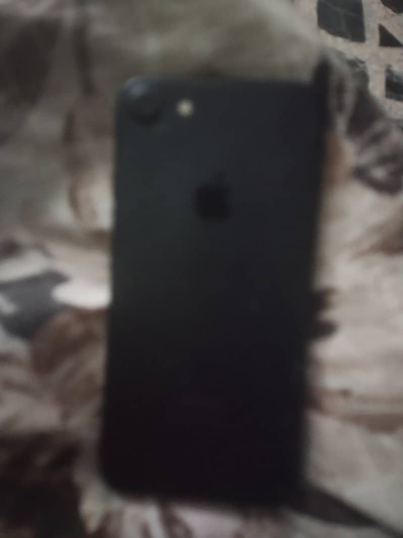 Apple iPhone 7 2