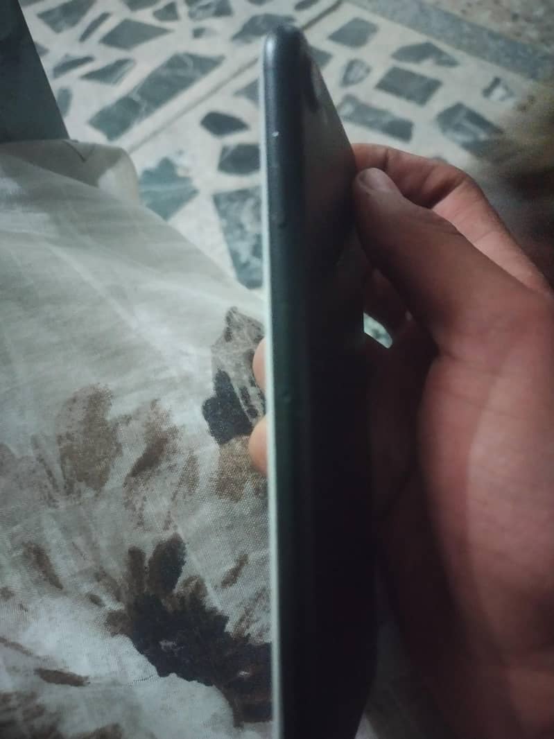 Apple iPhone 7 3
