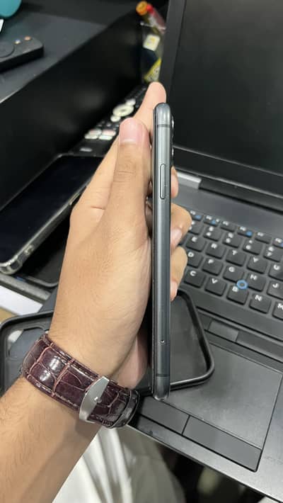 IPhone 11 10/10 condition
