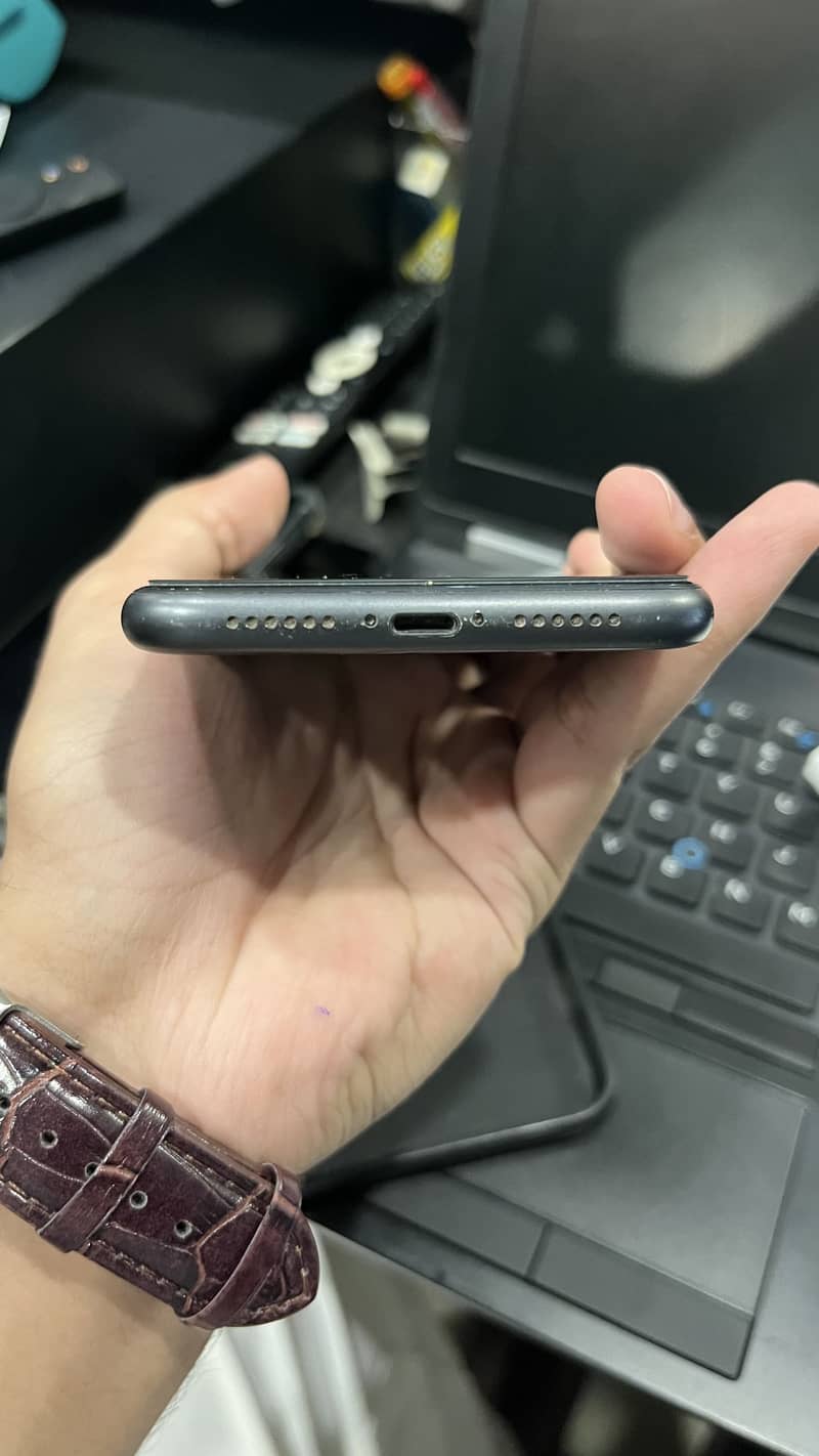 IPhone 11 10/10 condition 1