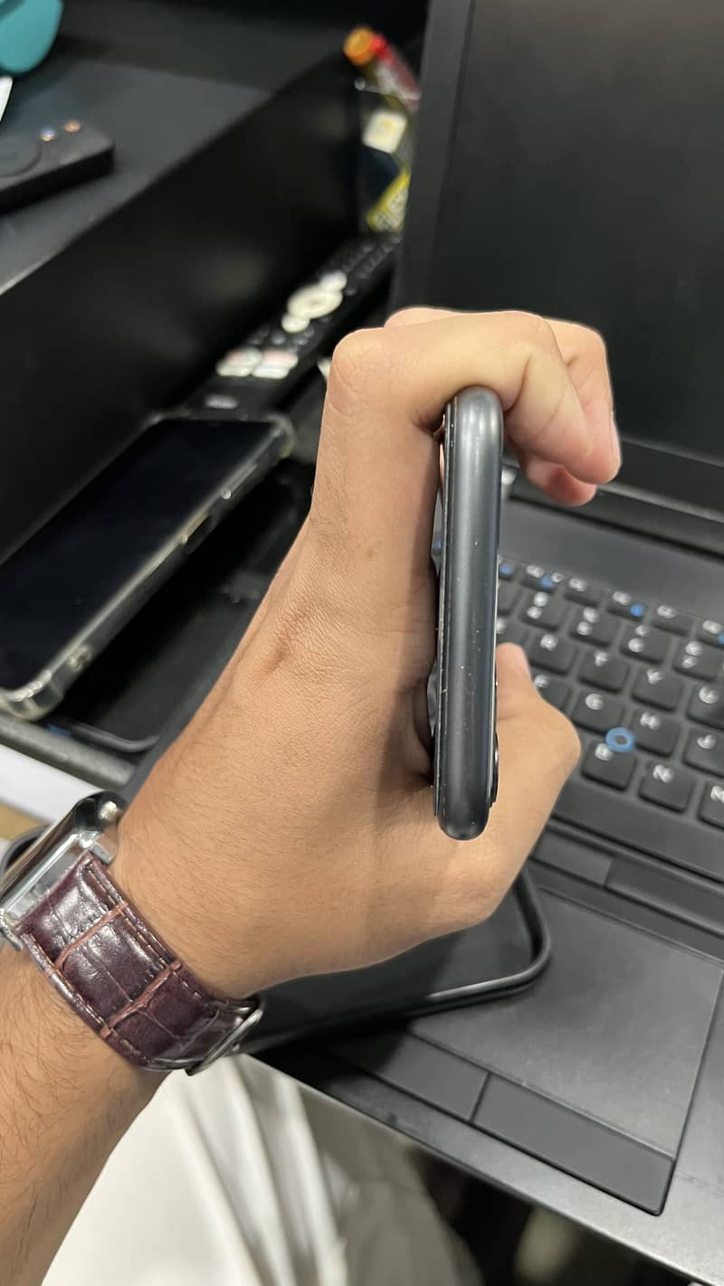 IPhone 11 10/10 condition 3