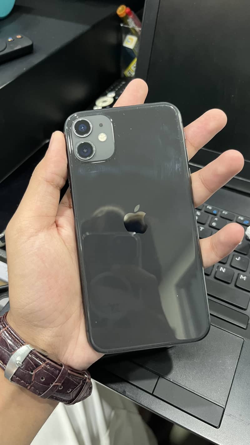 IPhone 11 10/10 condition 5