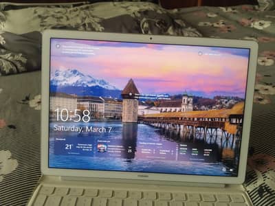 Huwei MacBook  8 gb ram 256 rom  I5