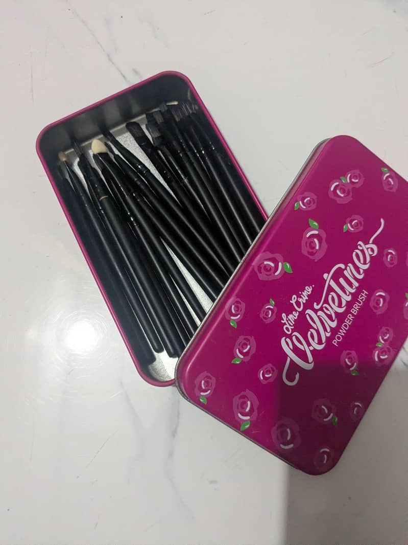 makeup brushes 0