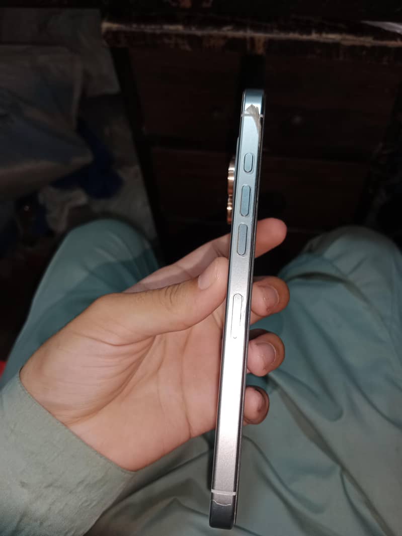 Apple iPhone 16 Pro Max 1