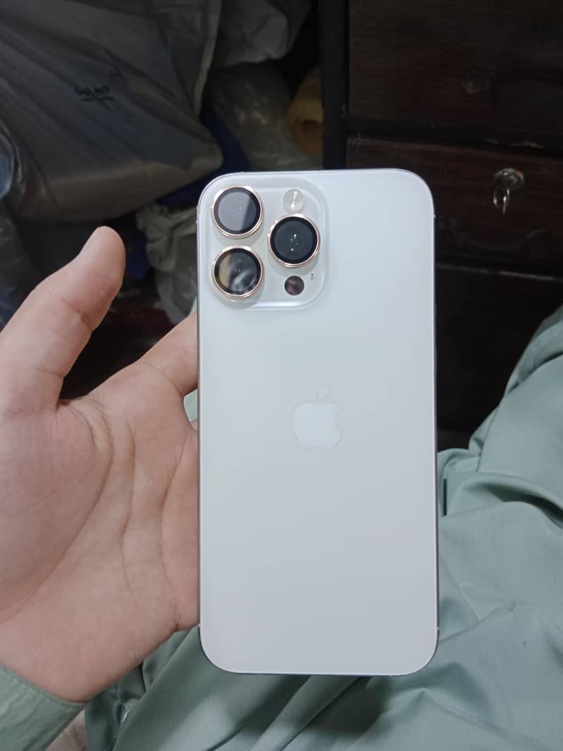 Apple iPhone 16 Pro Max 3