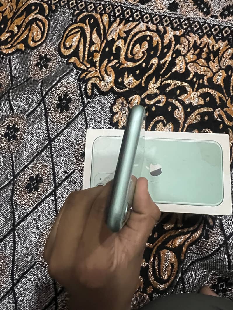 Apple iPhone 11 3
