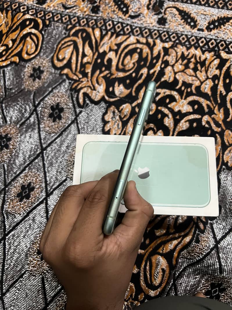 Apple iPhone 11 7