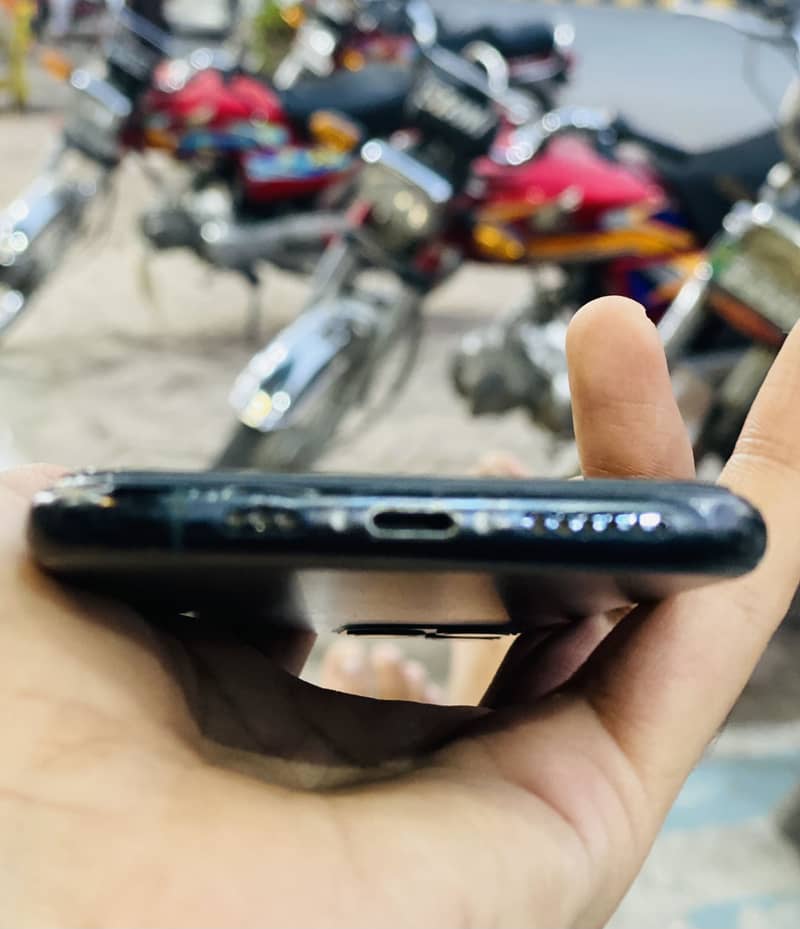 Iphone 11 pro 4
