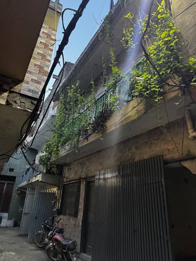 4 Marla House For Grabs In Satellite Town