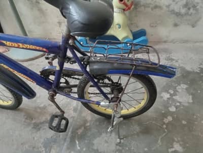 good condition new tyres