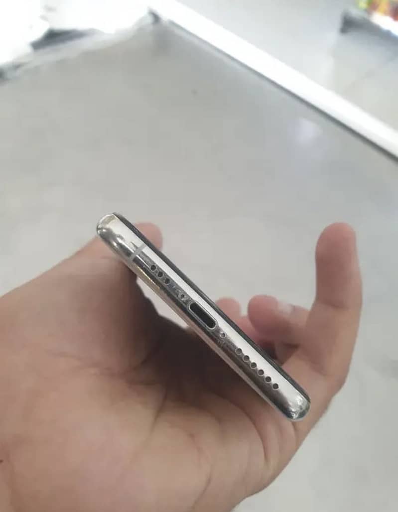 iPhone XS 3