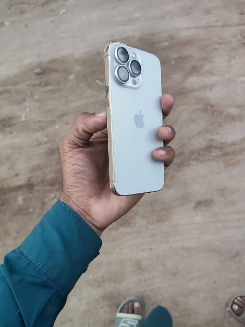 Apple iPhone 13 Pro 3