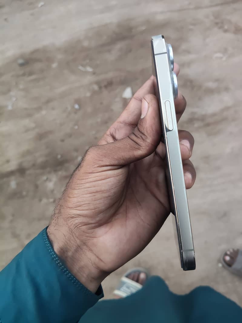 Apple iPhone 13 Pro 4