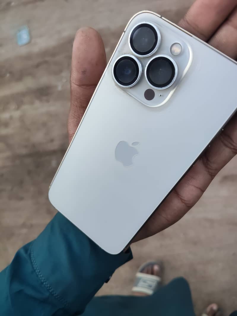 Apple iPhone 13 Pro 8