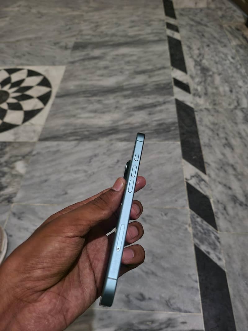 iPhone 16 3